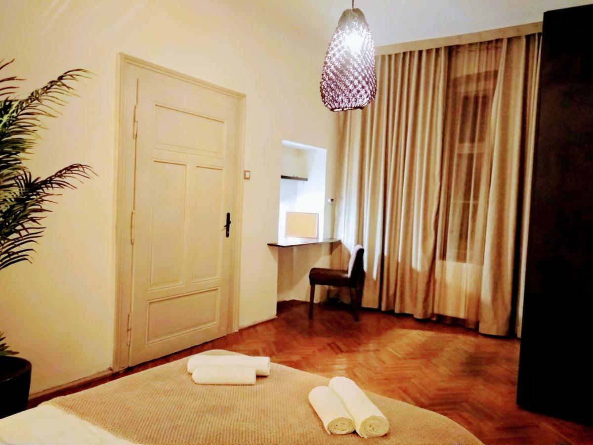 בראשוב Charming Vintage Apartment Piata Sfatului מראה חיצוני תמונה